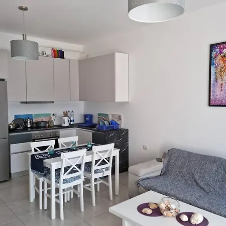 Lisa's Apartment- A Place To Be!